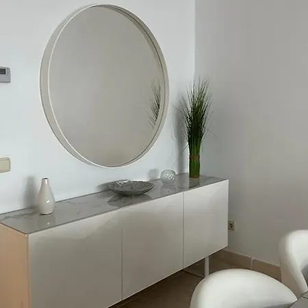Apartment Royal 2 /freewifi,sharedpool,freeparking Malaga